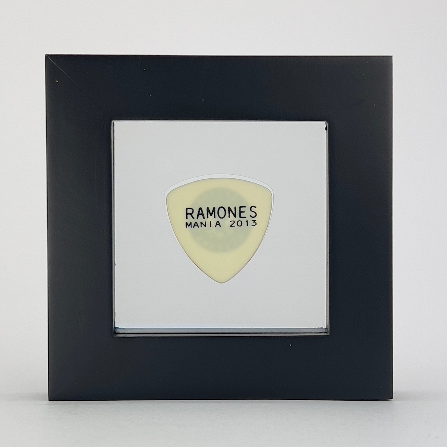 3" x 3" #346 ROUNDED BASS Guitar Pick Display Frame - CLEAR