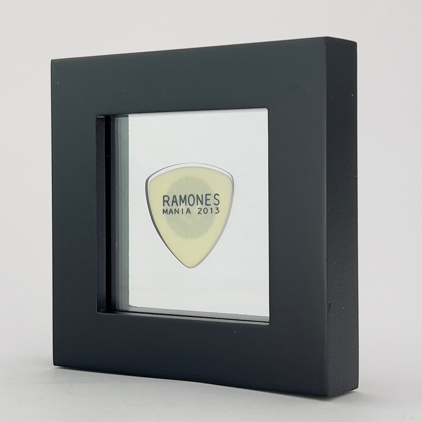 3" x 3" #346 ROUNDED BASS Guitar Pick Display Frame - CLEAR