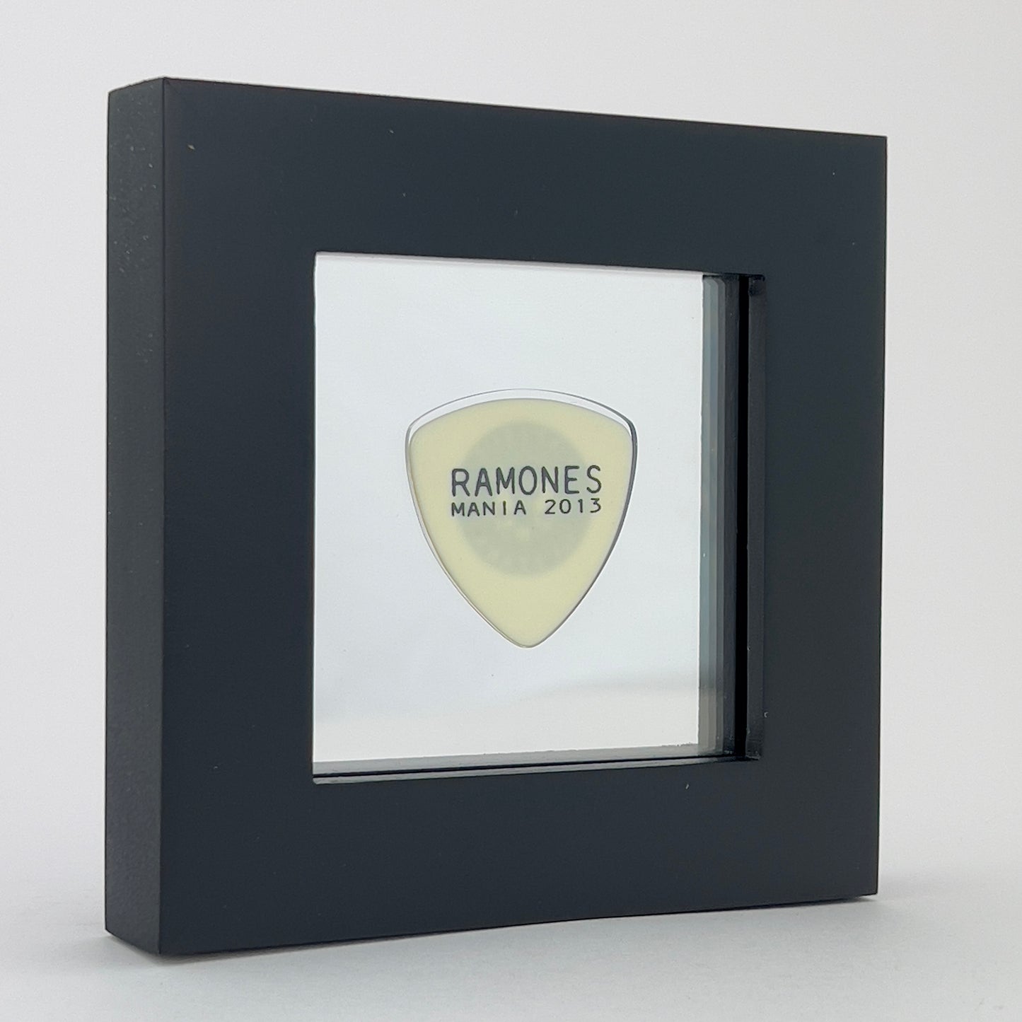3" x 3" #346 ROUNDED BASS Guitar Pick Display Frame - CLEAR