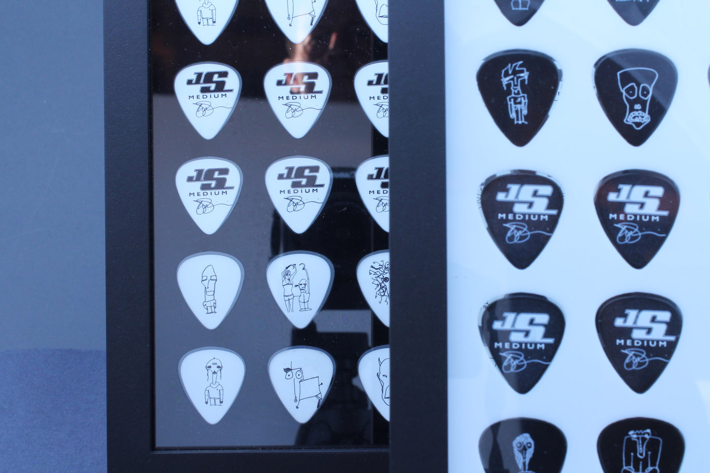 8" x 10" Vertical Guitar Pick Display Frame - BLACK - Holds 30 Guitar Picks