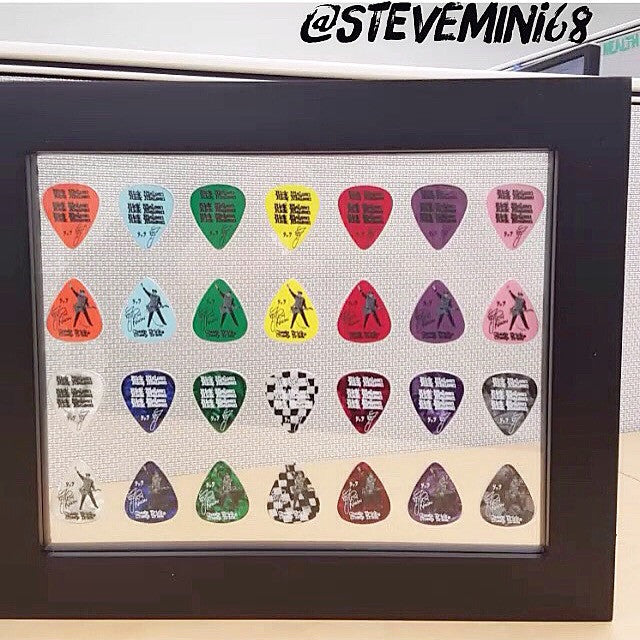 8" x 10" Mirror Horizontal Guitar Pick Display Frame - CLEAR - Holds 28 Standard Guitar Picks