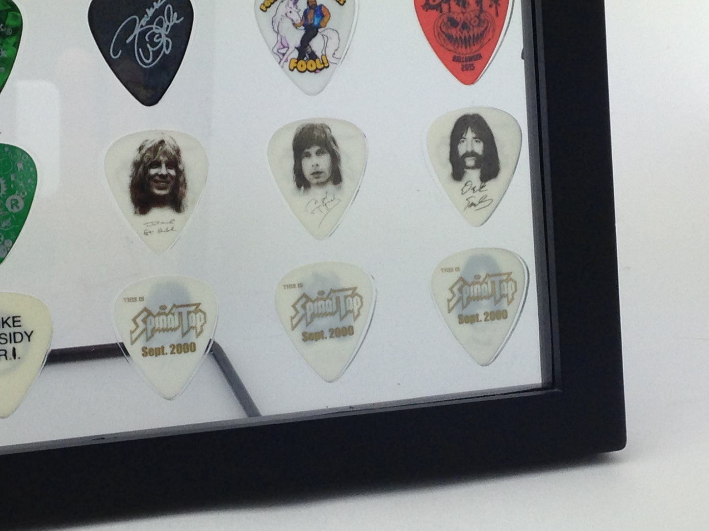 8" x 10" Horizontal Guitar Pick Display Frame - Clear - HOLDS 30 PICKS